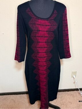Gabby Skye Black & Burgundy Reptile  Women's Midi Dress Size Large Career